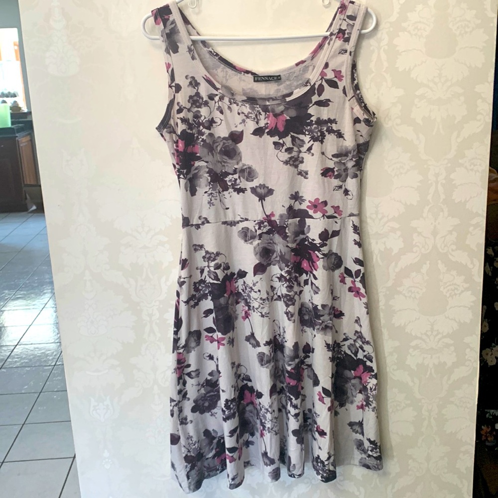 Floral sleeveless midi dress.